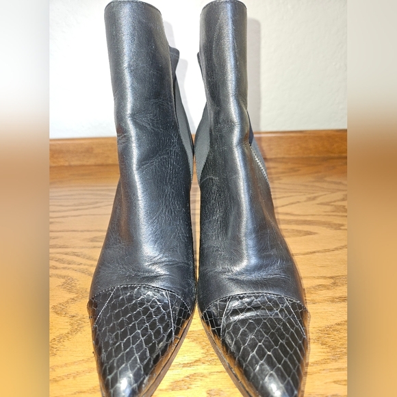 Donald J Pliner Volt Black Snakeskin Leather Ankle Boot with 3in - Picture 2 of 6